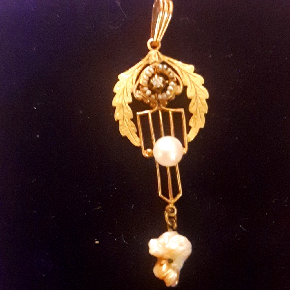 Antique 18kt gold diamond pendant